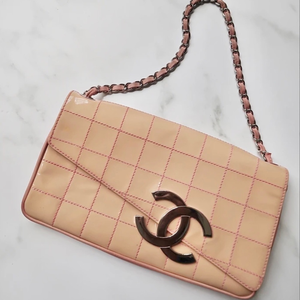 Chanel CC Logo Chocolate Bar Chain Bag
